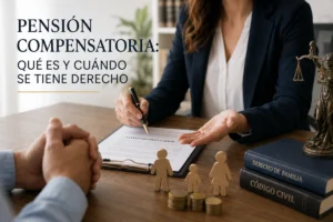 Abogado asesorando a una persona sobre su derecho a solicitar una pensión compensatoria tras el divorcio.